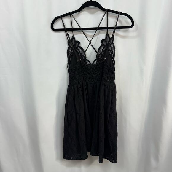 Three Bird Nest Boutique Black Lace Dress Adjustable Strap Pockets Medium - Picture 1 of 8
